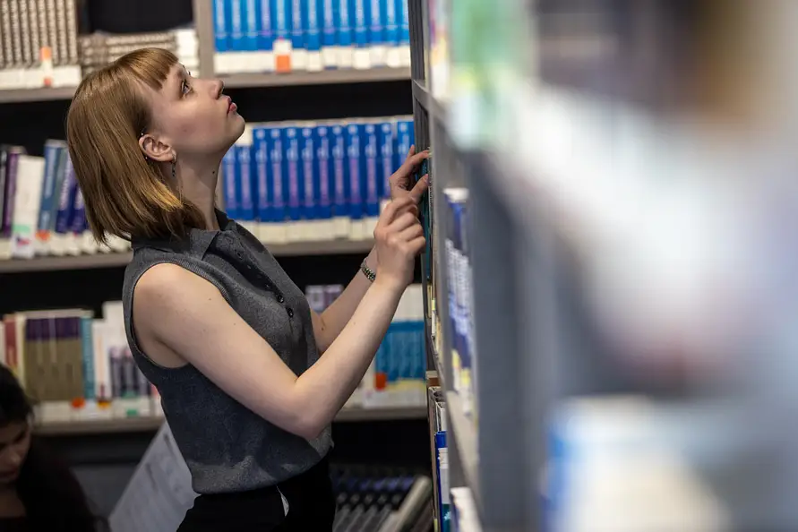 A researcher browsing academic resources in the UNYP library.